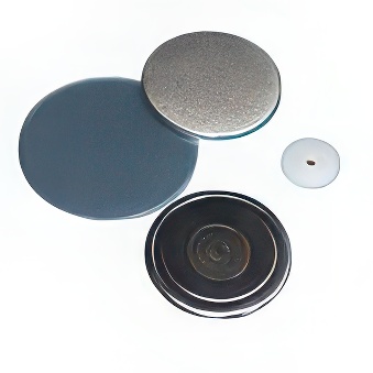 Elementy do składania przypinek z bezpiecznym zapięciem