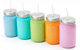Kolorowe słoiki z metalową pokrywką i słomką