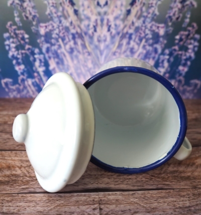 Emaliowany stalowy kubek z pokrywką do sublimacji - kolorowy rant